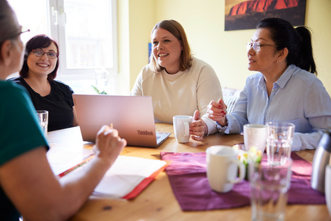 Team bespricht sich.